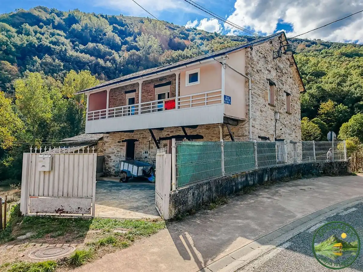 Detached house with garden for sale in Vega de Valcarce