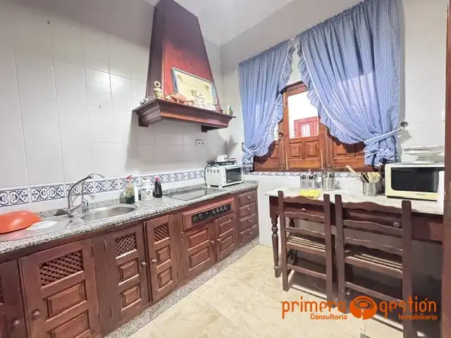 Cuina de Casa o xalet en venda en Carmona amb Aire condicionat i Calefacció