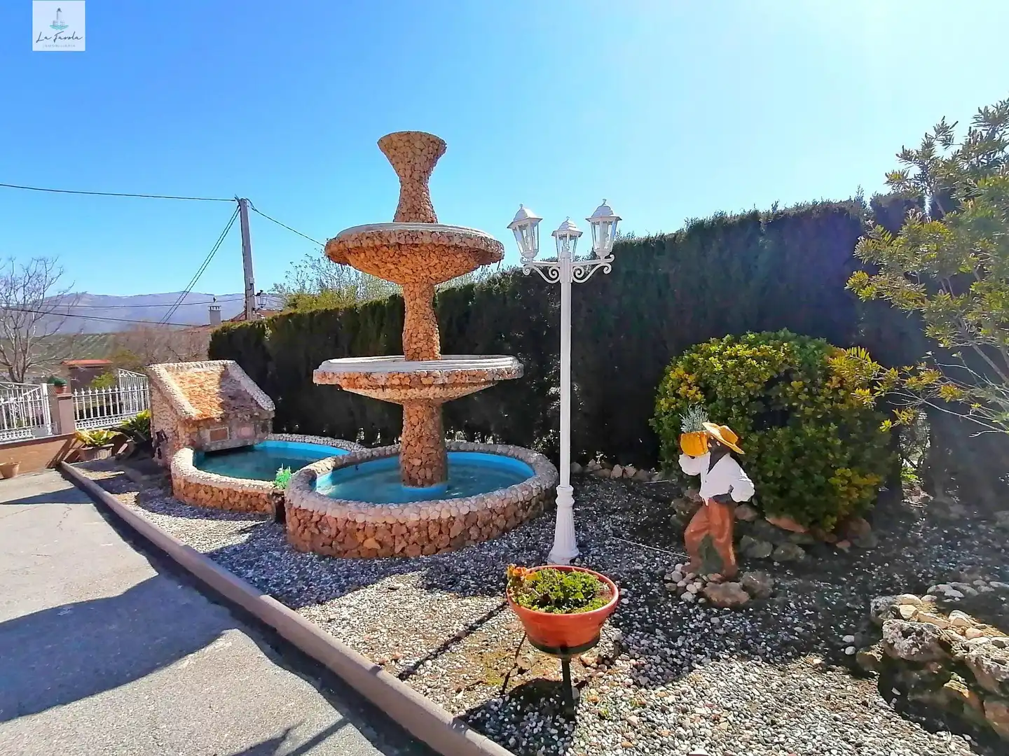 Vista exterior de Casa o xalet en venda en Loja amb Jardí privat, Terrassa i Traster