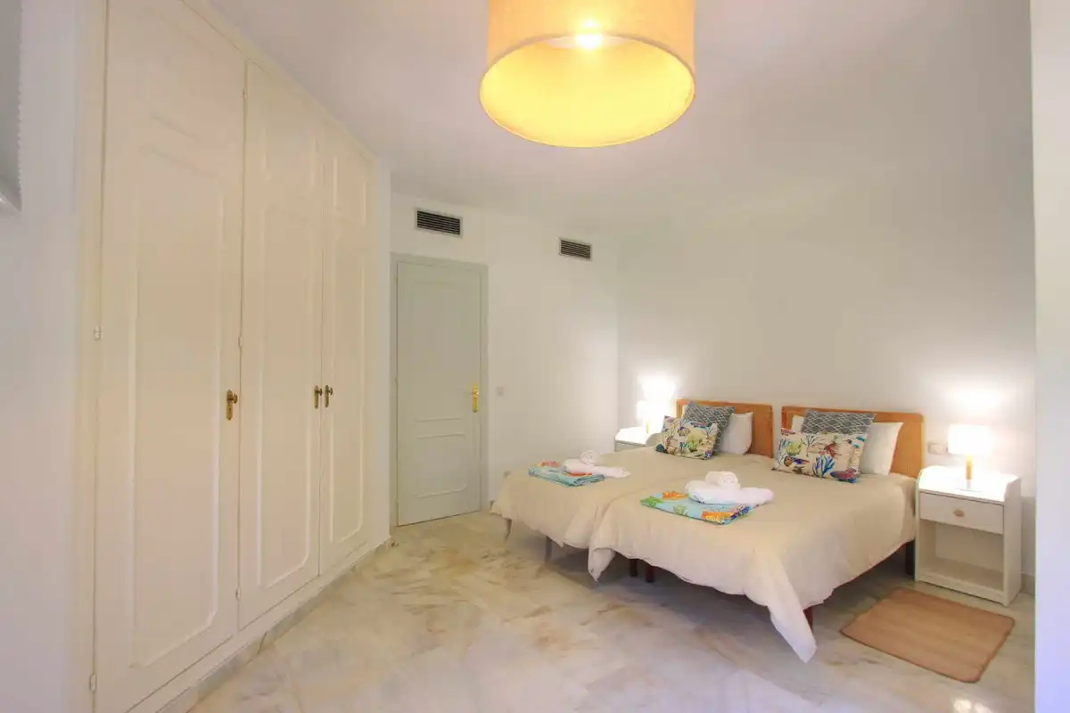 Dormitori de Apartament en venda en Marbella amb Aire condicionat, Moblat i Balcó
