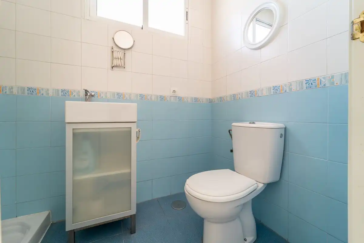 Badezimmer von Wohnung zum Verkauf in Benalmádena mit Klimaanlage und Gemeinschaftspool