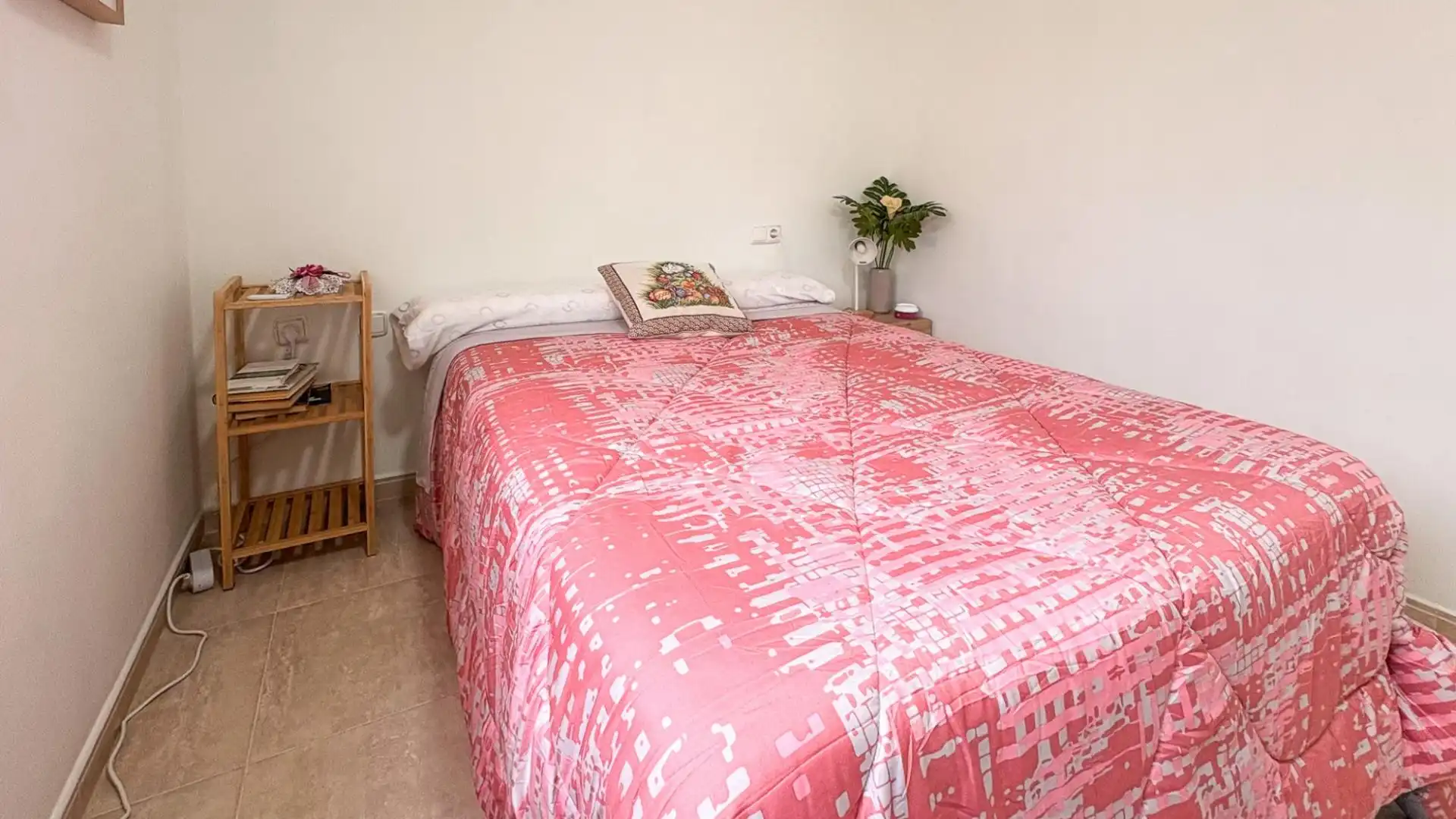 Habitación de Planta baja en venta en Elche / Elx con Calefacción, Jardín privado y Terraza