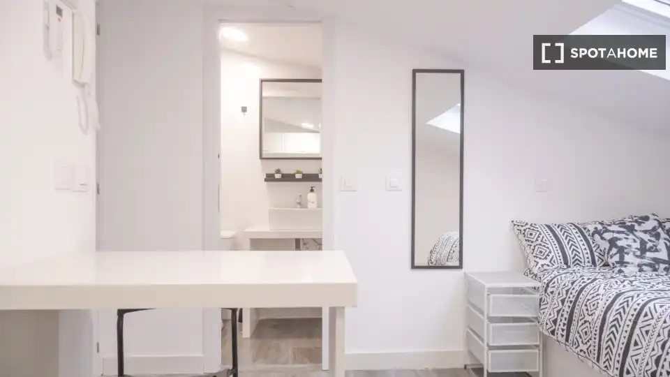 Habitación de Piso de alquiler en Madrid con Aire acondicionado, Calefacción y Amueblado