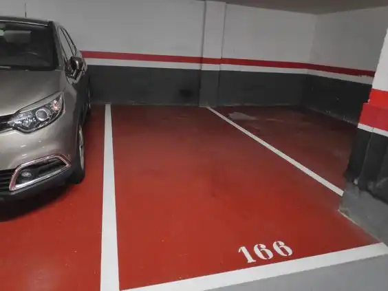 Einzelparkplatz mit Aufzug zur Miete in Carrer del Cardenal Reig 13