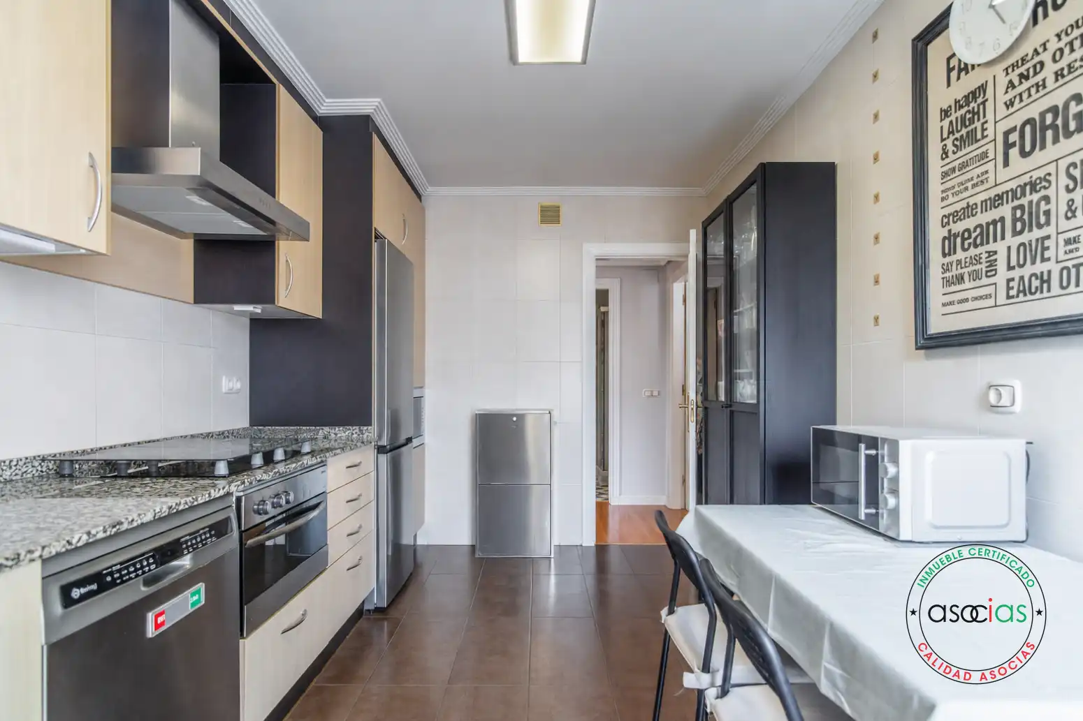 Cuina de Àtic en venda en Oviedo  amb Calefacció, Jardí privat i Parquet