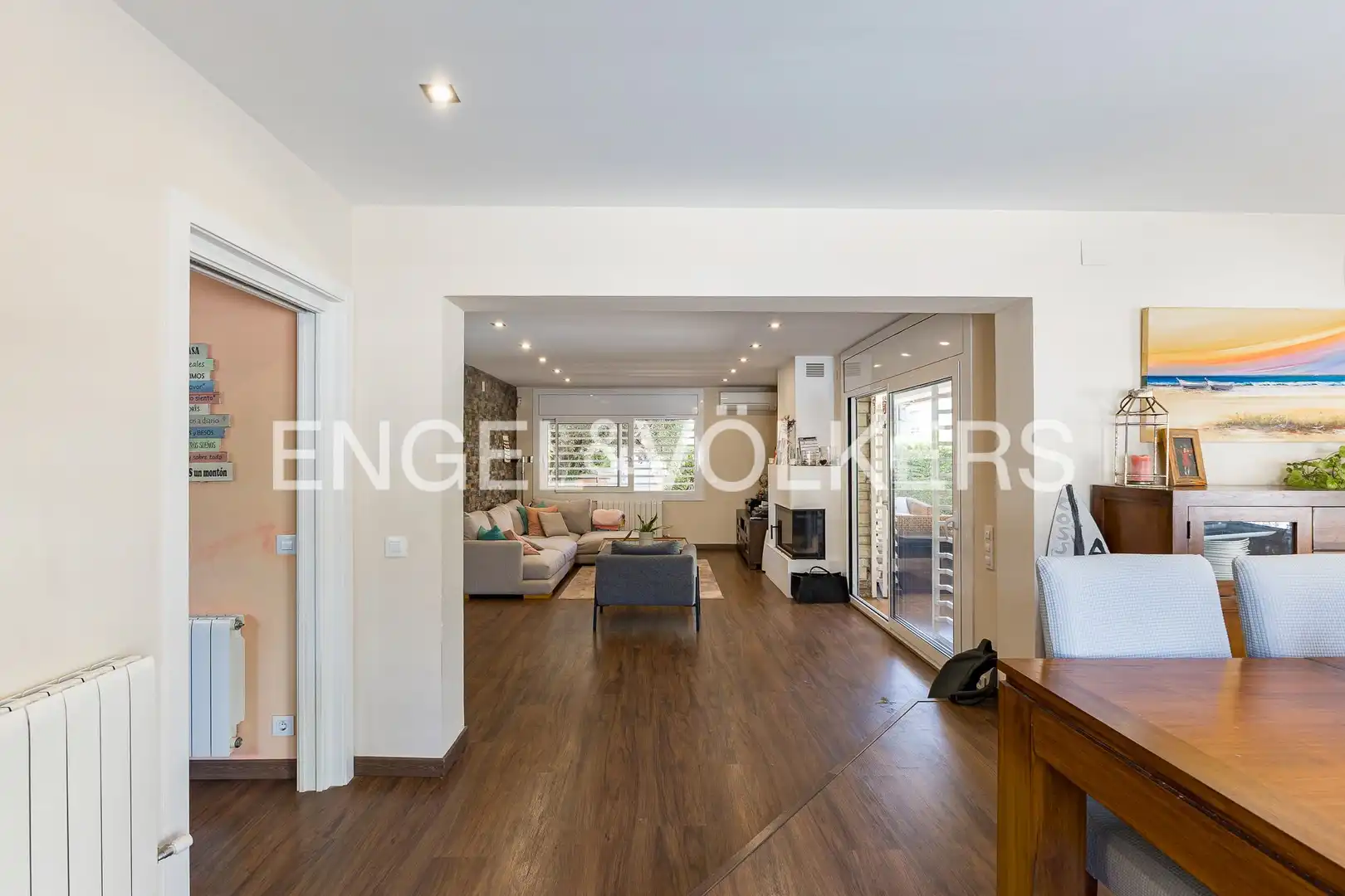 Sala d'estar de Casa o xalet en venda en Cubelles amb Aire condicionat, Calefacció i Parquet