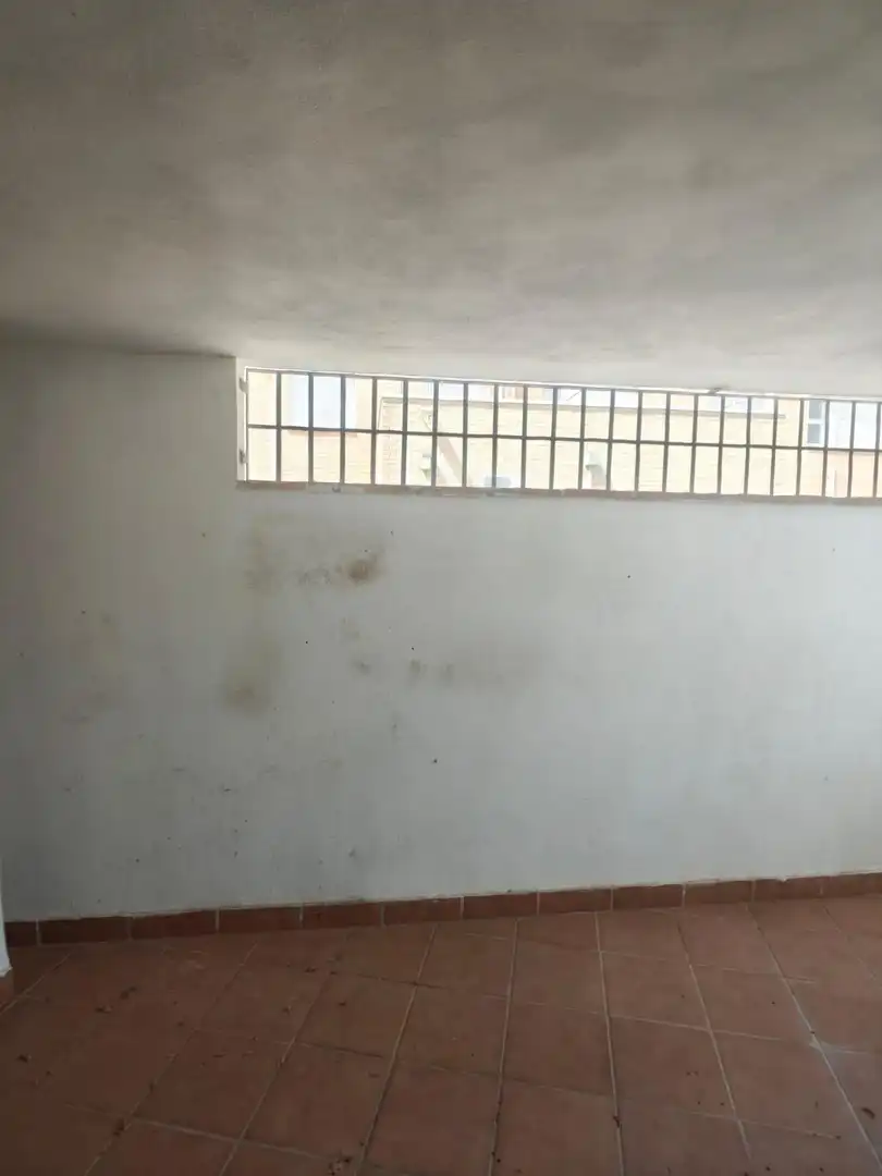 Wohnung zum Verkauf in La Zubia mit Abstellraum und Balkon