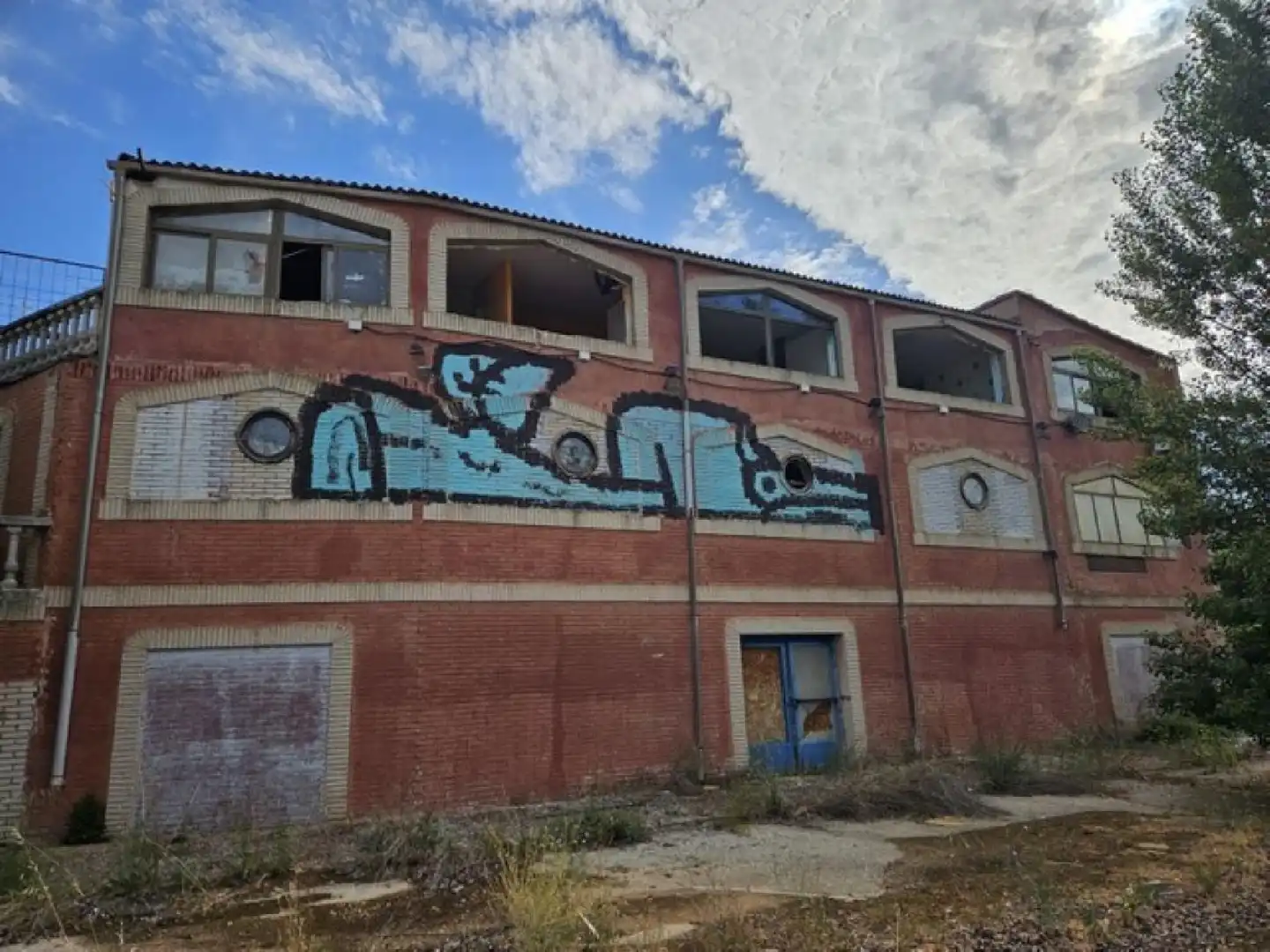 Vista exterior de Edificio en venta en Villalmanzo, Burgos