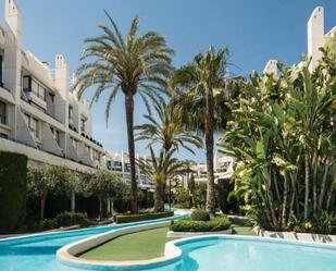 Vista exterior de Dúplex de lloguer en Marbella amb Aire condicionat, Jardí privat i Parquet