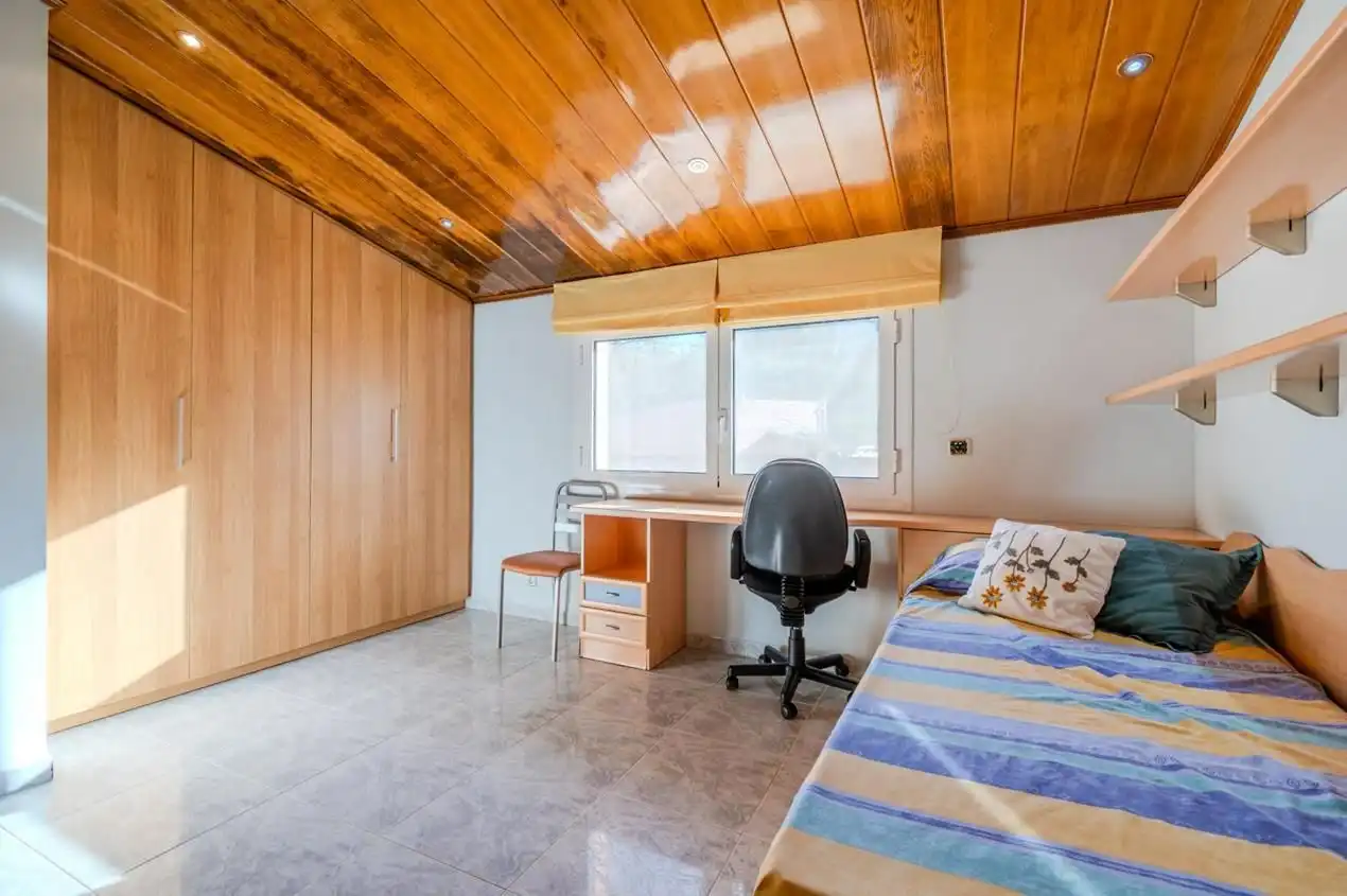 Habitación de Casa adosada en venta en Celrà
