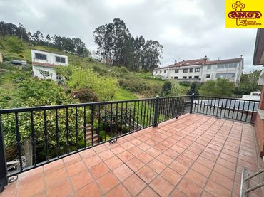 Casa amb balcó en venda a Rúa da Estrada