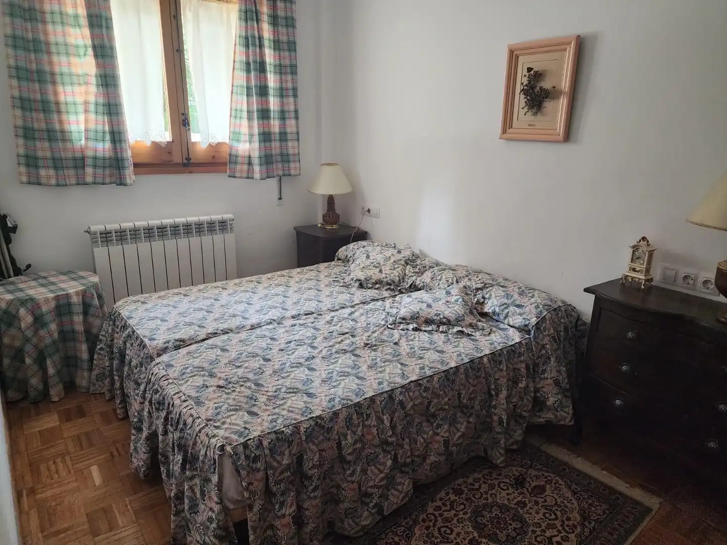 Habitación de Piso de alquiler en Jaca con Calefacción, Jardín privado y Parquet