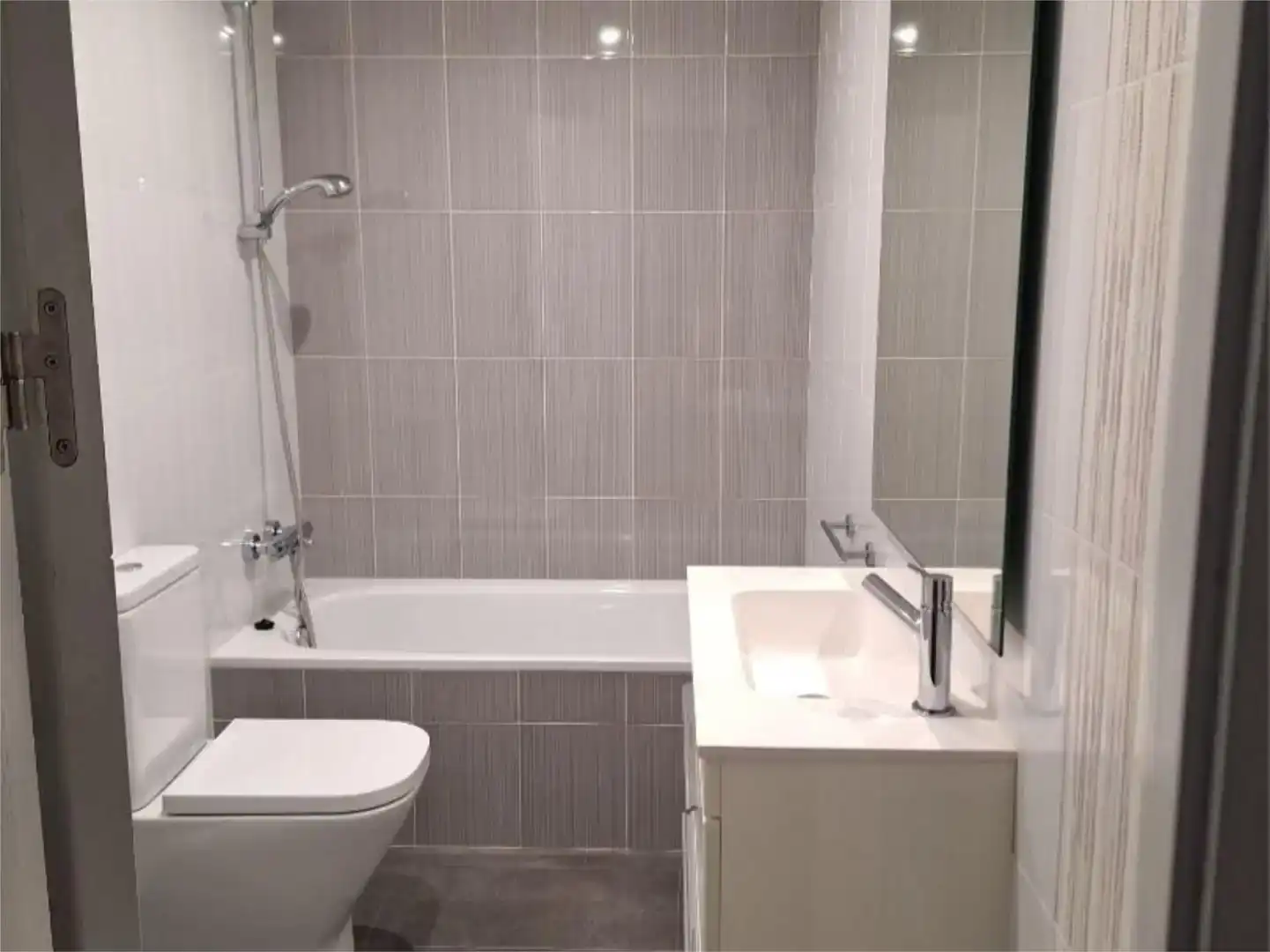 Baño de Piso en venta en Batea con Parquet y Balcón