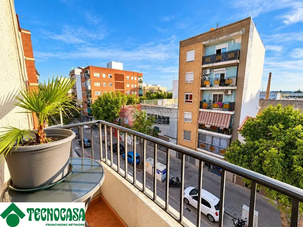 Vista exterior de Piso en venta en Valencia con Aire acondicionado, Calefacción y Balcón