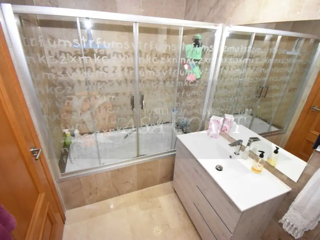 Bathroom of Flat for sale in Mijas  with Air Conditioner, Private garden and Terrace