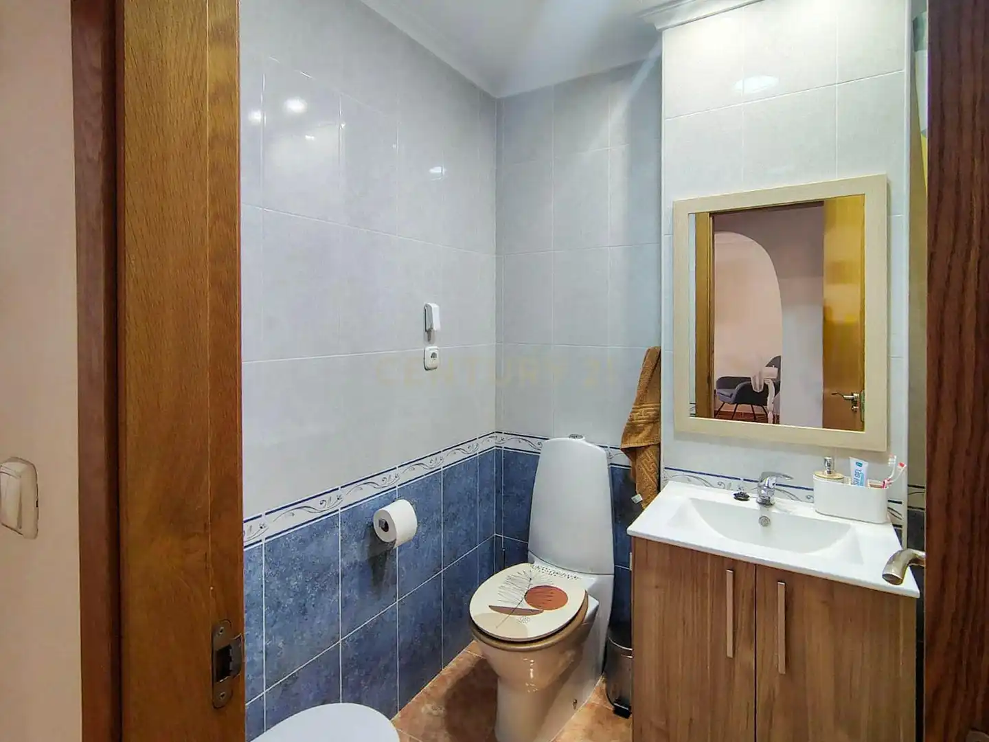 Bathroom of Apartments for rent in Elche / Elx  with Air Conditioner, Oven and Washing machine