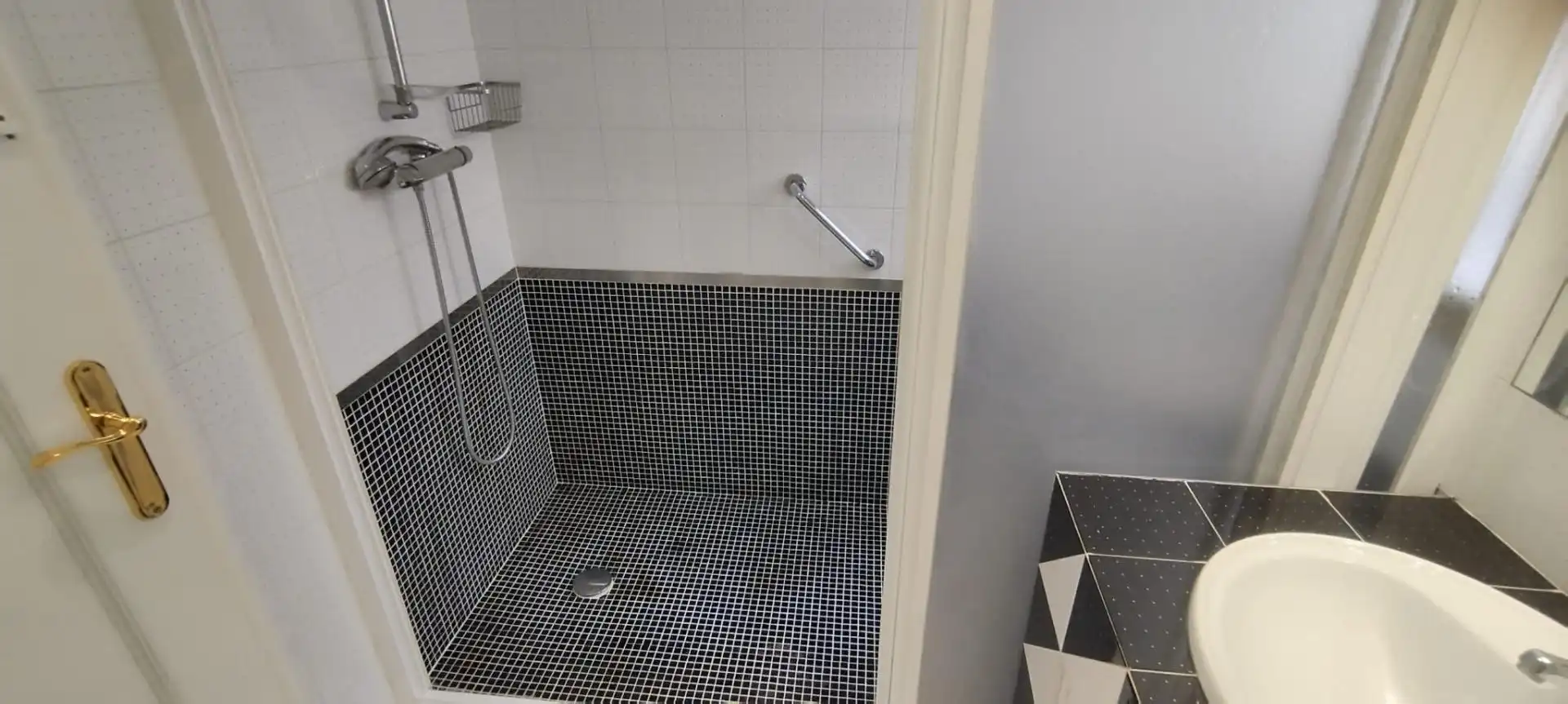 Bathroom of Flat for sale in Elche / Elx  with Furnished and Balcony