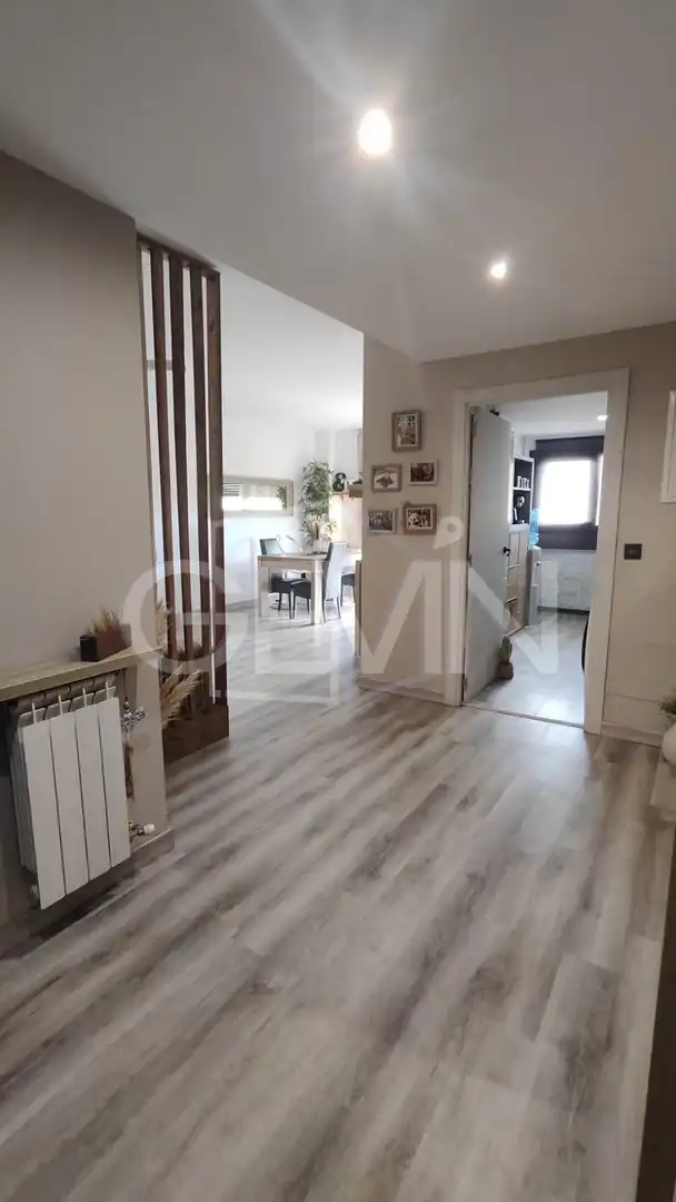 Piso en venta en Santa Perpètua de Mogoda con Calefacción, Trastero y Balcón