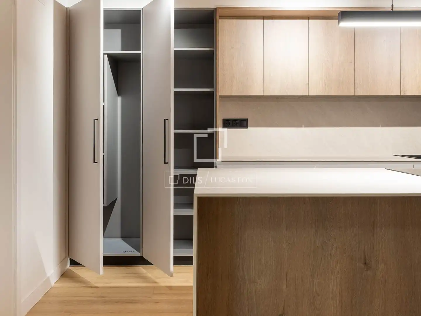 Cuina de Pis en venda en Barcelona amb Aire condicionat, Parquet i Traster