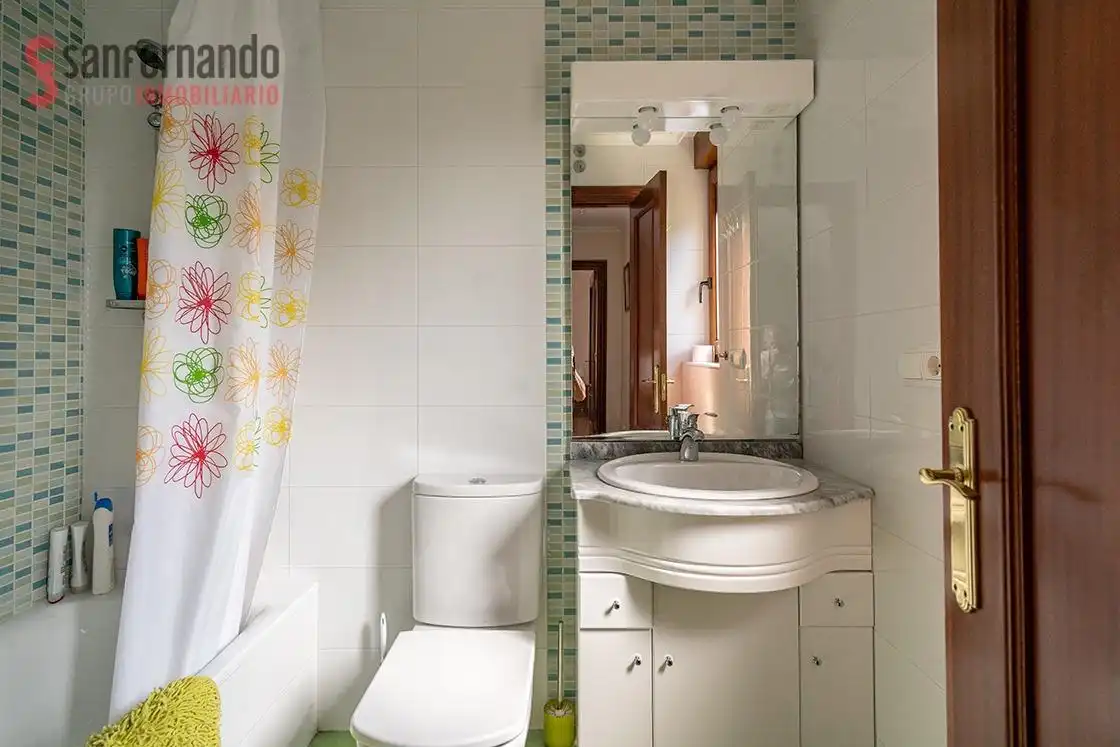 Baño de Casa o chalet en venta en Santa Cruz de Bezana con Calefacción, Jardín privado y Balcón