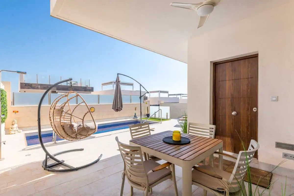 Estudio con terraza en venta en Orihuela Costa
