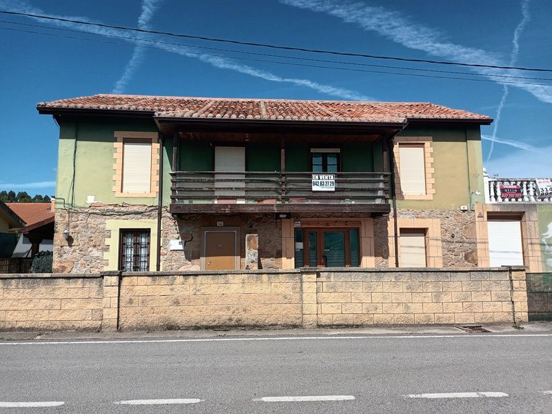 Exterior view of House or chalet for sale in Entrambasaguas  with Parquet flooring and Terrace