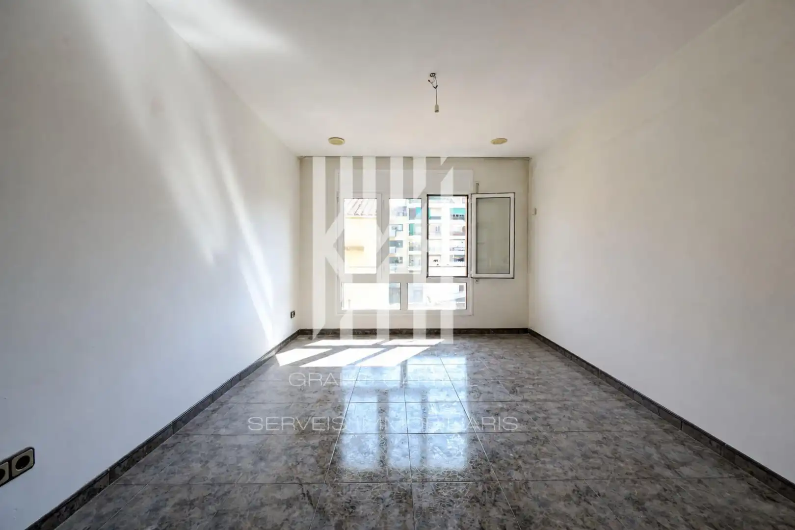 Flat for sale in Salt  with Balcony