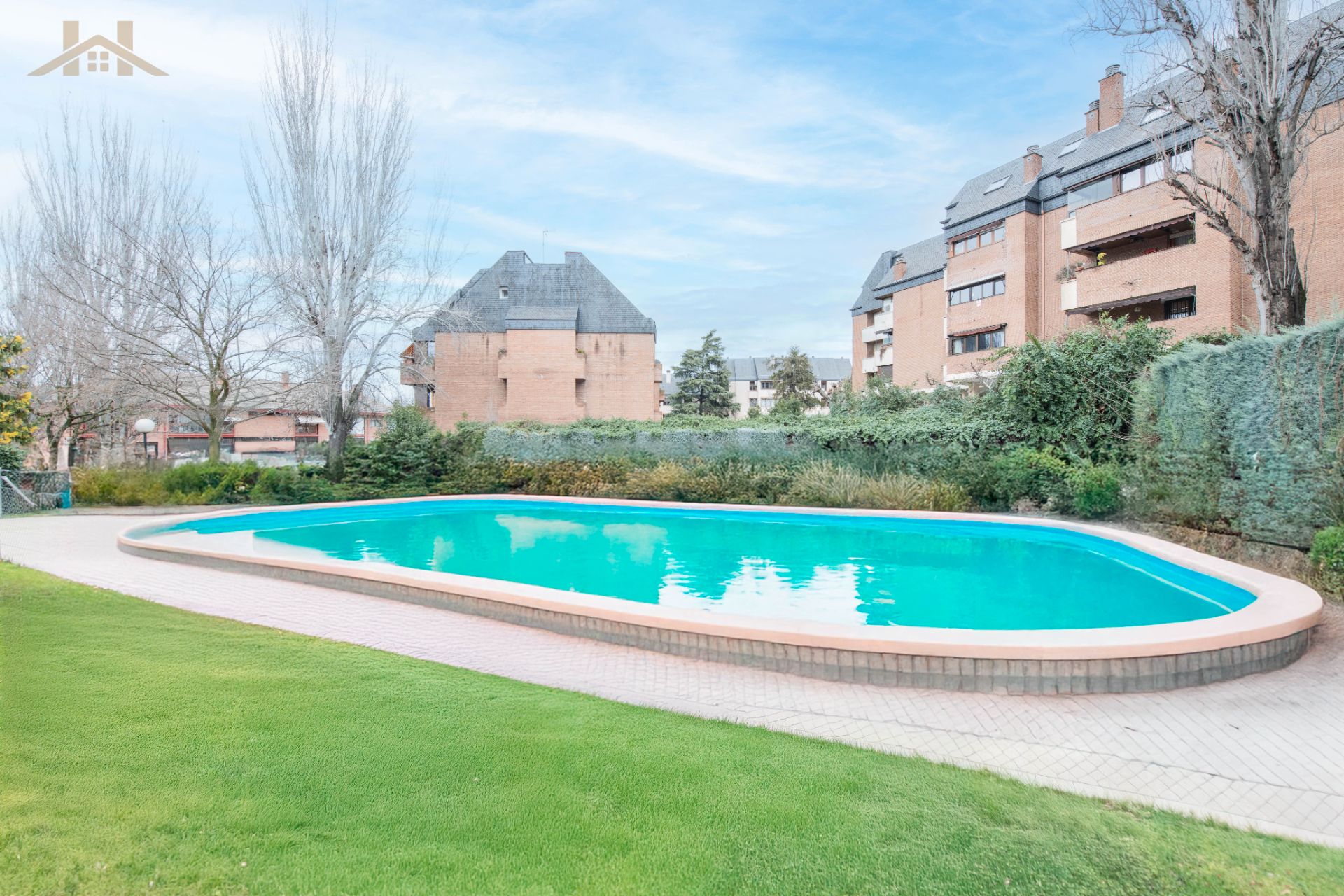Swimming pool of Flat for sale in Pozuelo de Alarcón  with Air Conditioner, Heating and Terrace