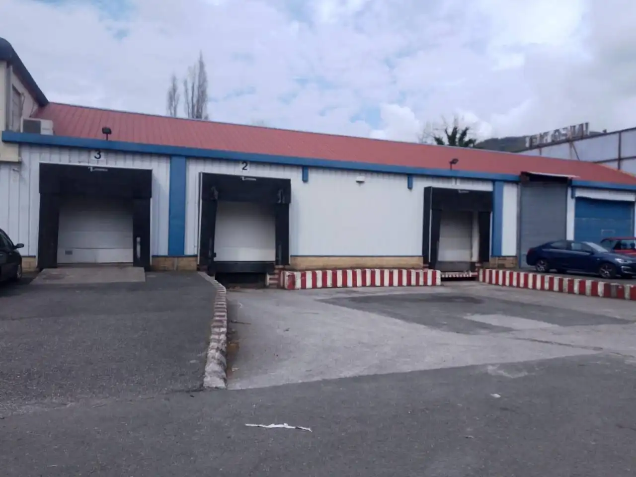 Local comercial de lloguer a Calle Calle Bazkardo Auzunea