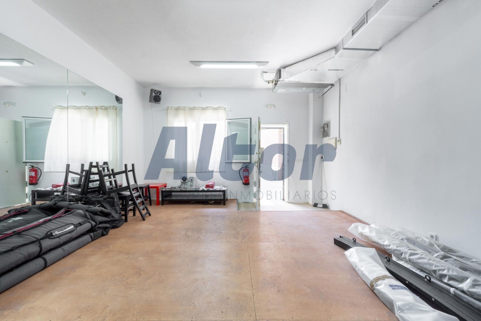 Premises for sale in  Madrid Capital
