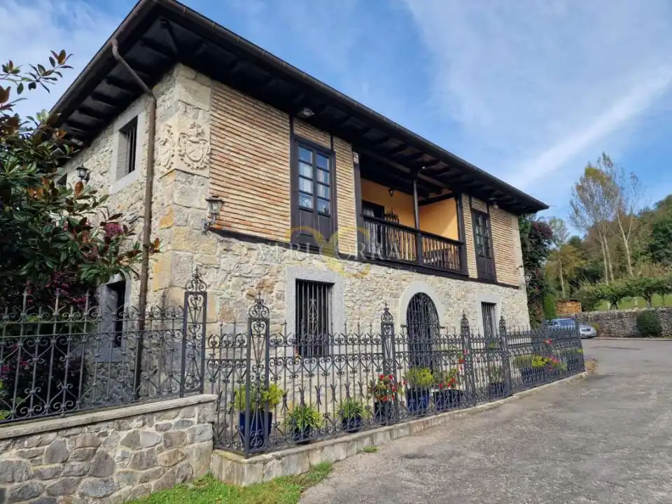 House with terrace for sale in Rales