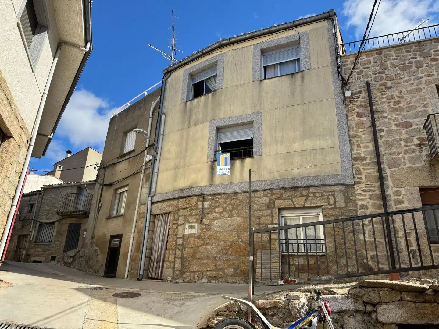 Vista exterior de Casa o xalet en venda en Fermoselle amb Jardí privat