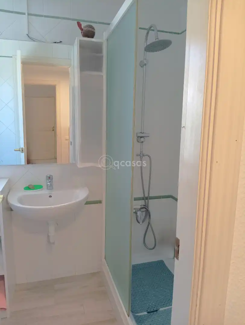 Baño de Piso en venta en Benalmádena con Aire acondicionado, Terraza y Amueblado