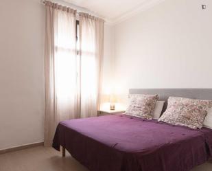 Dormitori de Apartament per a compartir en Las Palmas de Gran Canaria amb Moblat, Forn i Rentadora