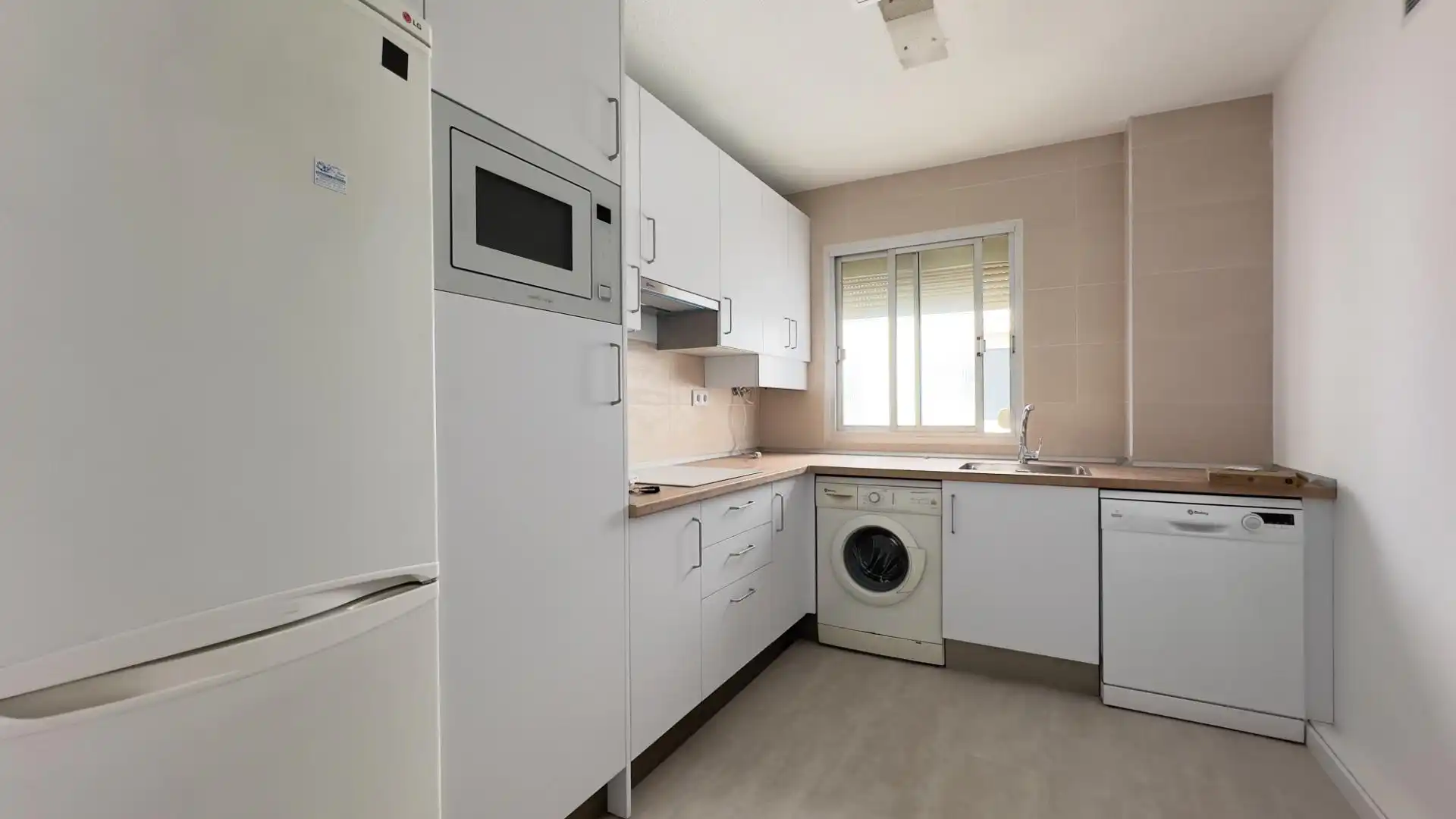 Appartamento con terrazza in affitto a Calle Ángel Ganivet, imagen 8