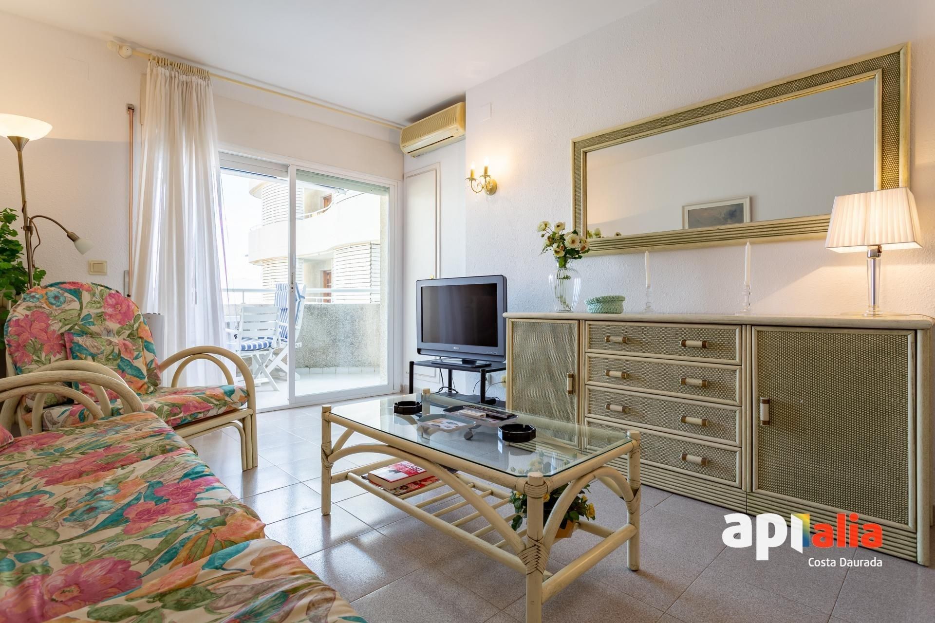 Sala d'estar de Apartament en venda en Salou amb Aire condicionat, Terrassa i Balcó