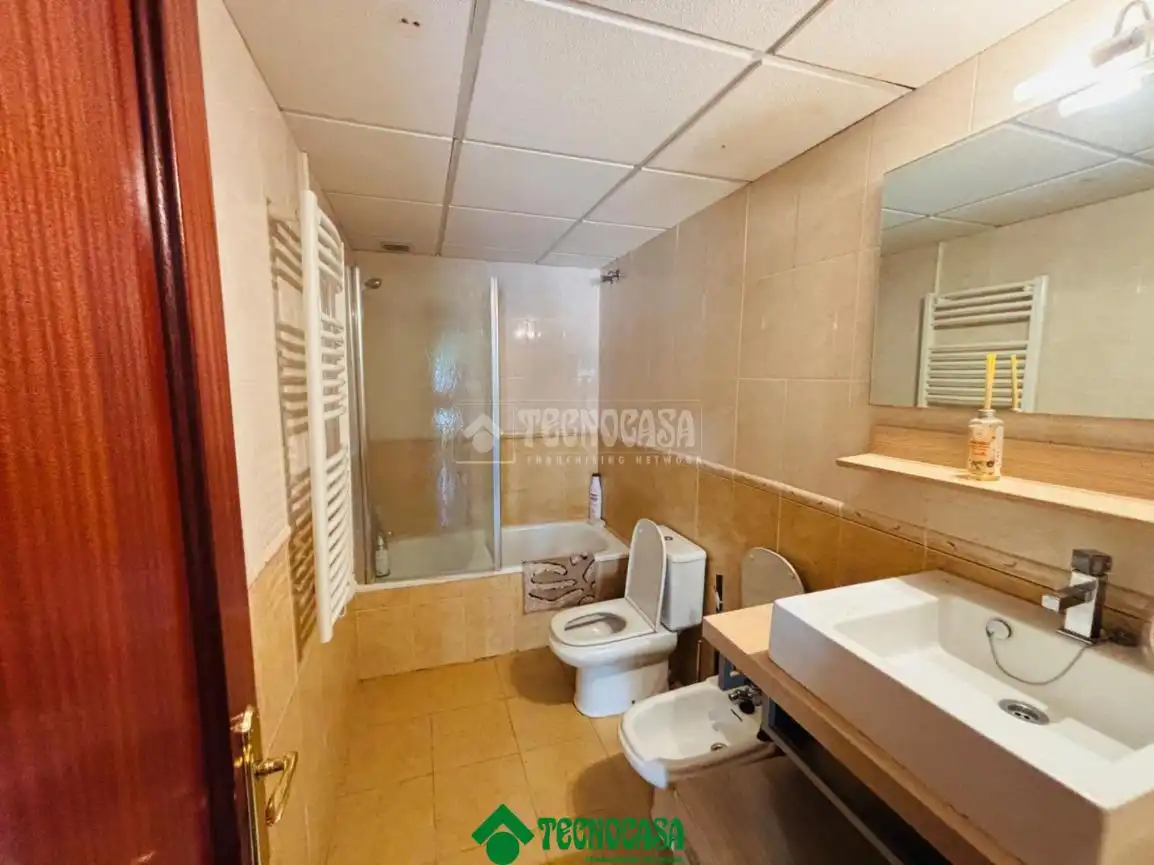 Baño de Casa adosada en venta en Villafranca de Córdoba con Calefacción, Terraza y Balcón
