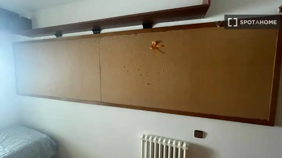 Bedroom of Flat for share in Barcelona  with Air Conditioner, Heating and Furnished