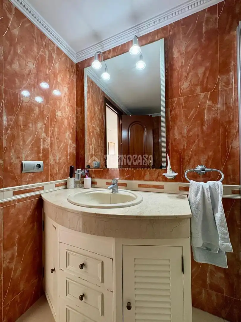 Baño de Piso en venta en Sevilla con Aire acondicionado, Calefacción y Terraza