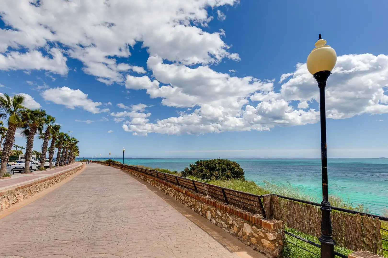 Vista exterior de Piso en venta en Orihuela con Aire acondicionado, Amueblado y Piscina comunitaria
