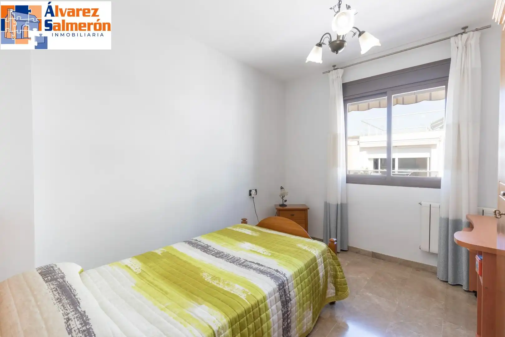 Schlafzimmer von Einfamilien-Reihenhaus zum Verkauf in Armilla mit Heizung