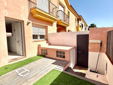 Casa a schiera in affitto a Calle Manuel Daban 1