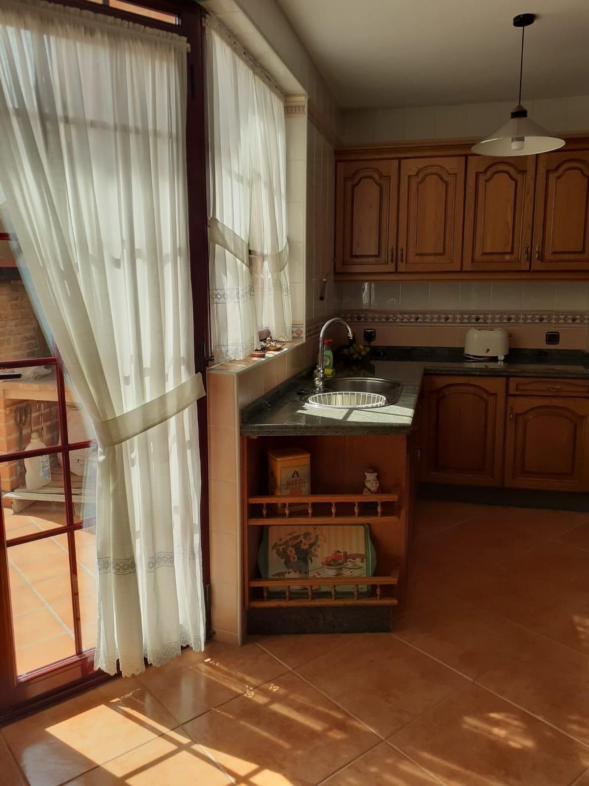 Cuina de Casa o xalet en venda en Villarejo de Órbigo amb Calefacció, Jardí privat i Terrassa