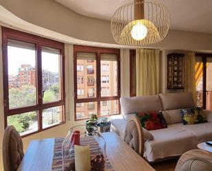 Sala d'estar de Apartament de lloguer en Alicante / Alacant amb Aire condicionat i Balcó