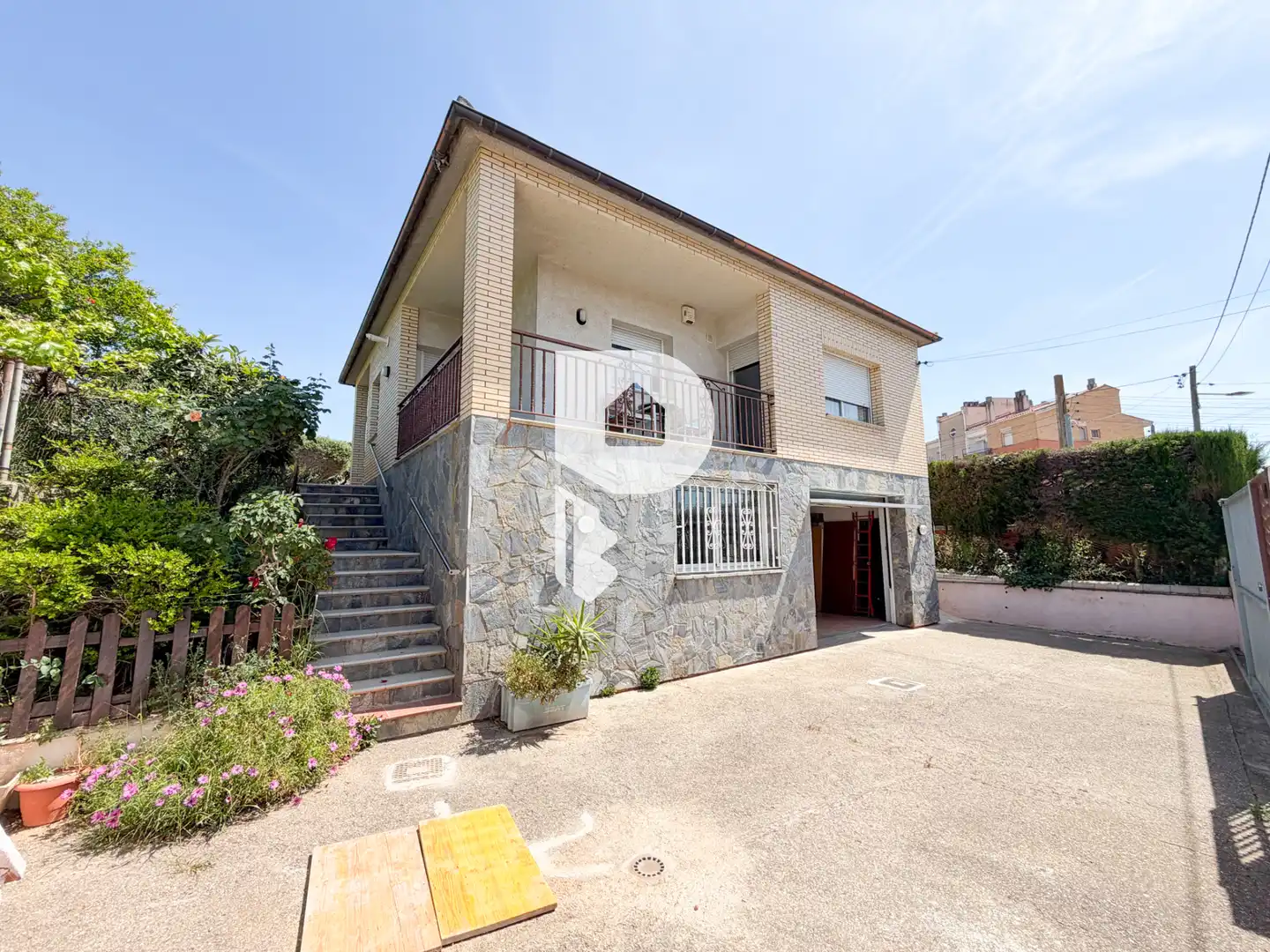 Außenansicht von Haus oder Chalet zum Verkauf in Sant Vicenç Dels Horts mit Klimaanlage, Heizung und Privatgarten