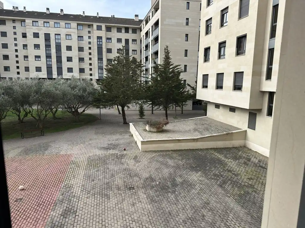 Vista exterior de Oficina en venda en  Logroño