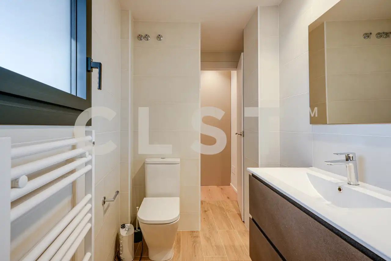 Bany de Apartament de lloguer en Barcelona amb Aire condicionat, Calefacció i Parquet