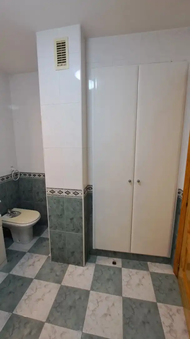 Badezimmer von Wohnung zur Miete in Murcia mit Heizung, Abstellraum und Möbliert
