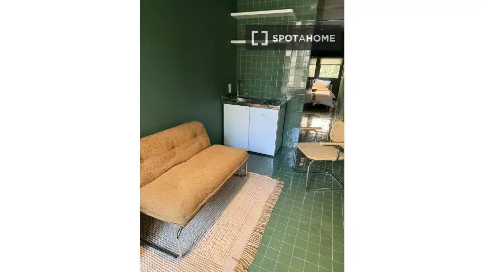 Habitación de Piso de alquiler en Sant Boi de Llobregat con Aire acondicionado, Calefacción y Amueblado