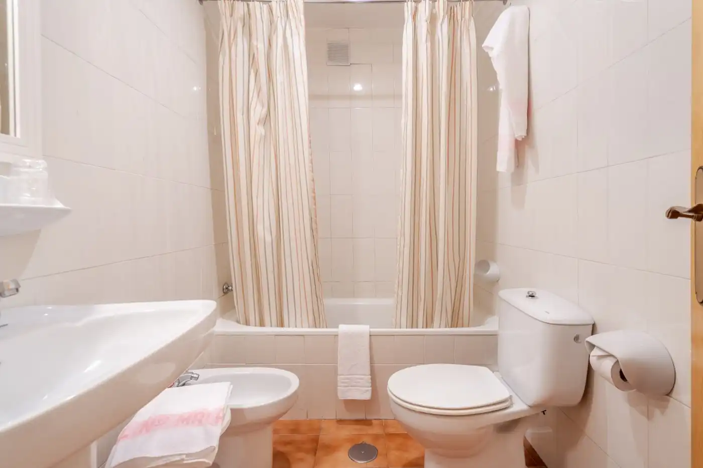 Bathroom of Buildings for sale in Pórtugos